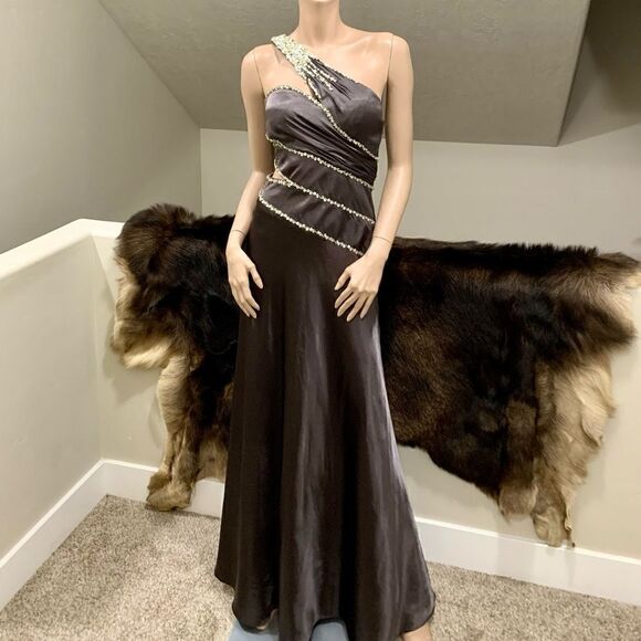 Chic & Sexy One Shoulder Beads & Sequins Gown - Picture 1 of 16